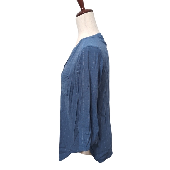 Chico's Blue Linen Like Chambray Top V-Neck Button Down Knit Top size 0/(4) - Picture 4 of 7